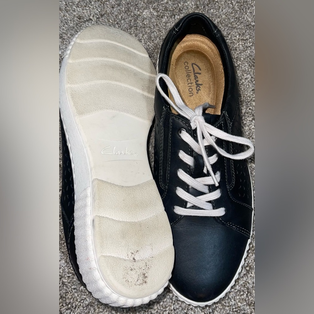 Clark’s Women’s 9 black leather sneaker casual lace up - Picture 7 of 9